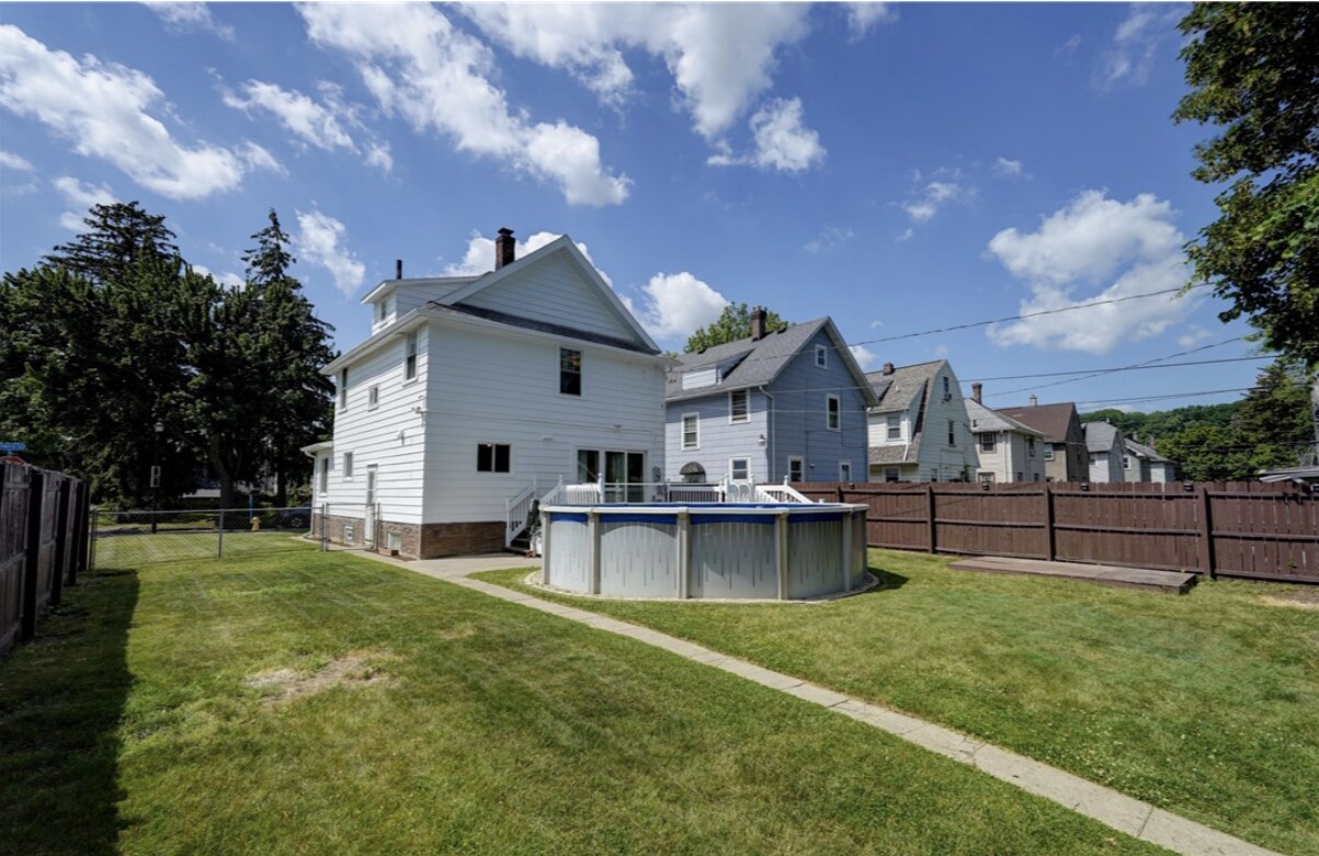 Building Photo - 138 Cherry Rd