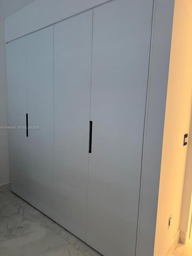 Building Photo - 1010 Brickell Ave