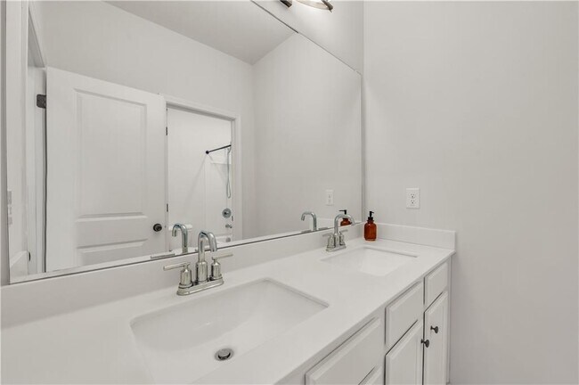 Building Photo - 3588 Creek Hollow