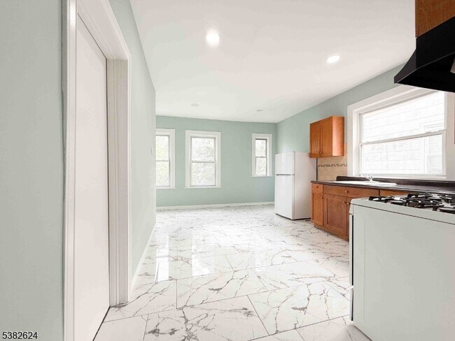 Building Photo - 178 N 16th St