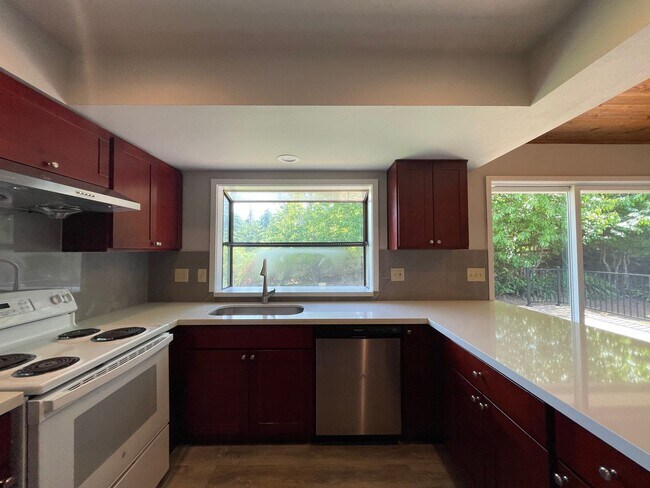 Building Photo - Private Valley Remodeled Home In Damascus 3Bd/2.5Ba with Basement!!! Beautiful Deck with Amazing ...