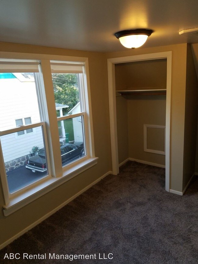 Building Photo - 321 6th Ave