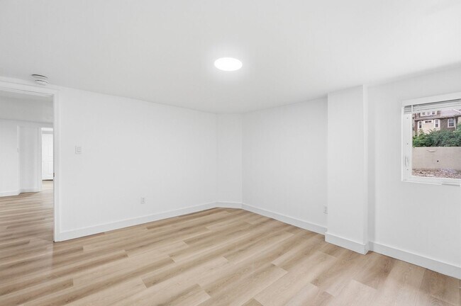 Building Photo - 568 Hale Ave