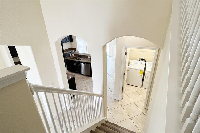 Building Photo - 1604 Thetford Cir