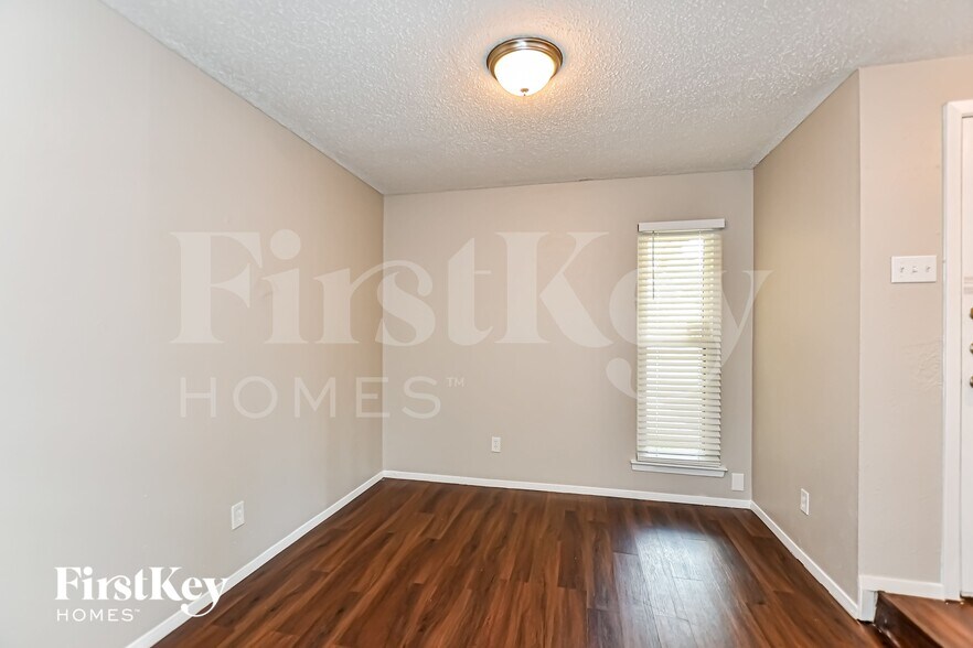 Building Photo - 710 Ravencroft Dr