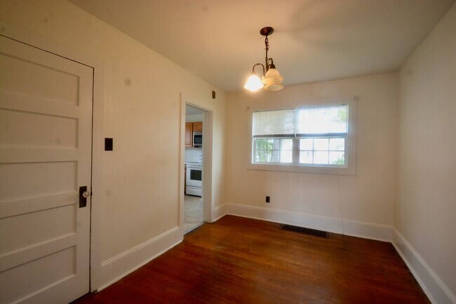 Building Photo - This one is Perfect!! It's a 2 Bedroom Single-Family Home with a Garage in Smyrna