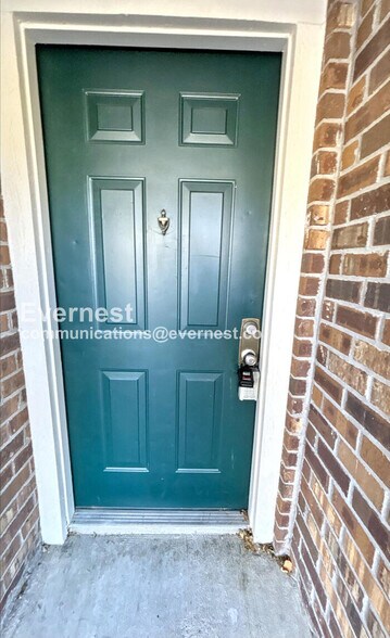 Building Photo - 2016 Oxford Ln