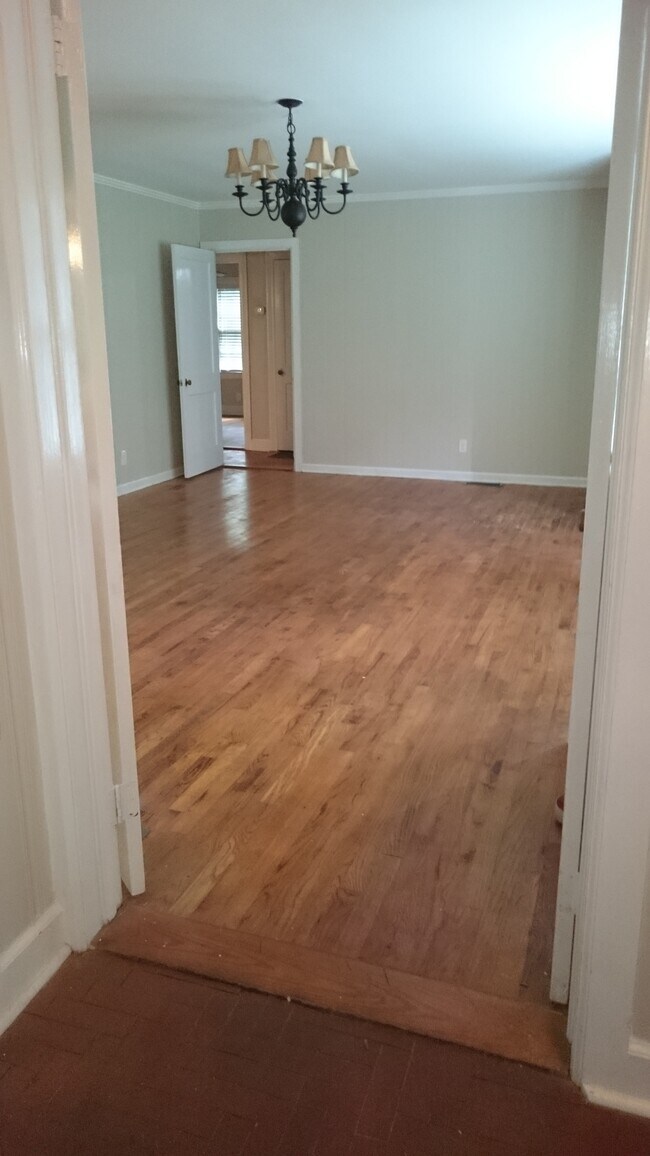 Building Photo - 2291 Kingsley Dr