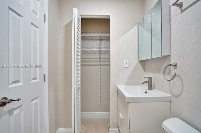 Building Photo - 9457 SW 52nd Ct