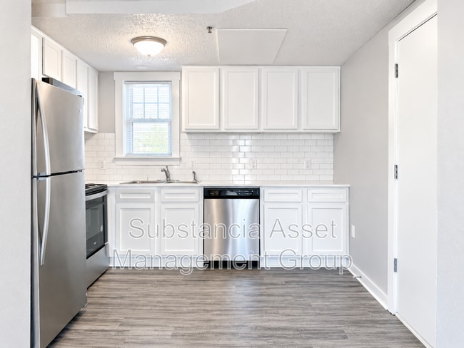 Building Photo - 727 Culbertson Dr