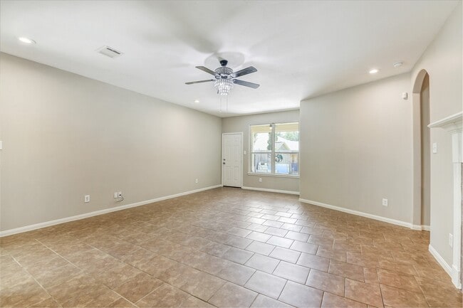 Building Photo - 12635 Lakeshore Dr