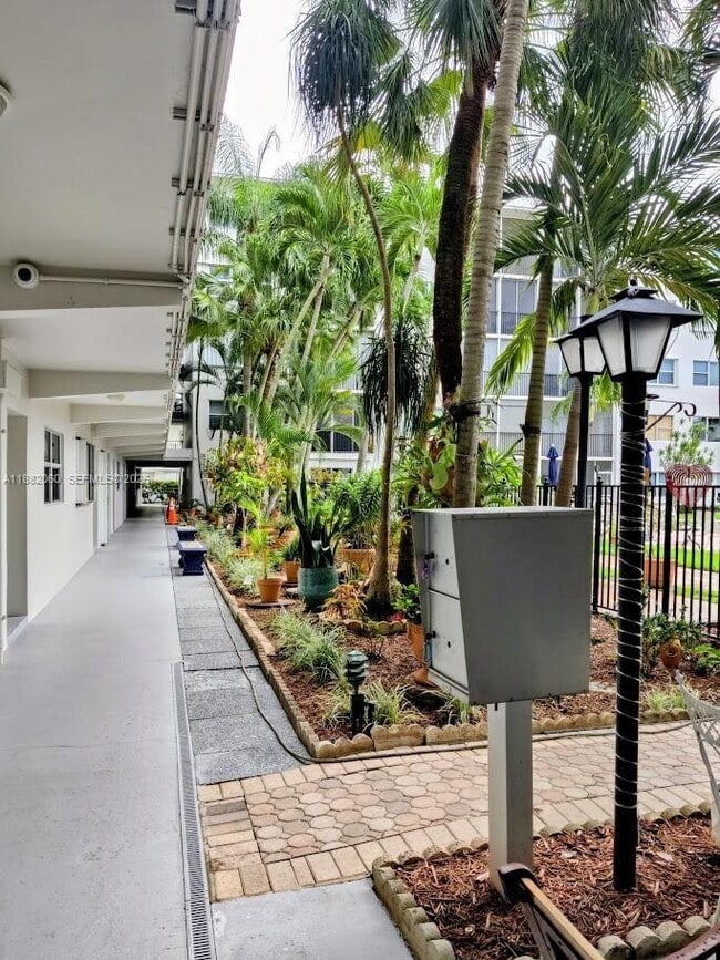 Building Photo - 4117 Bougainvilla Dr