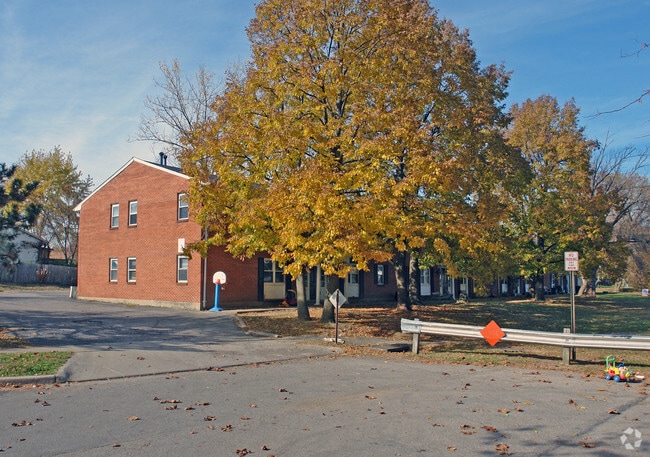Primary Photo - 1901 Hazel Ave