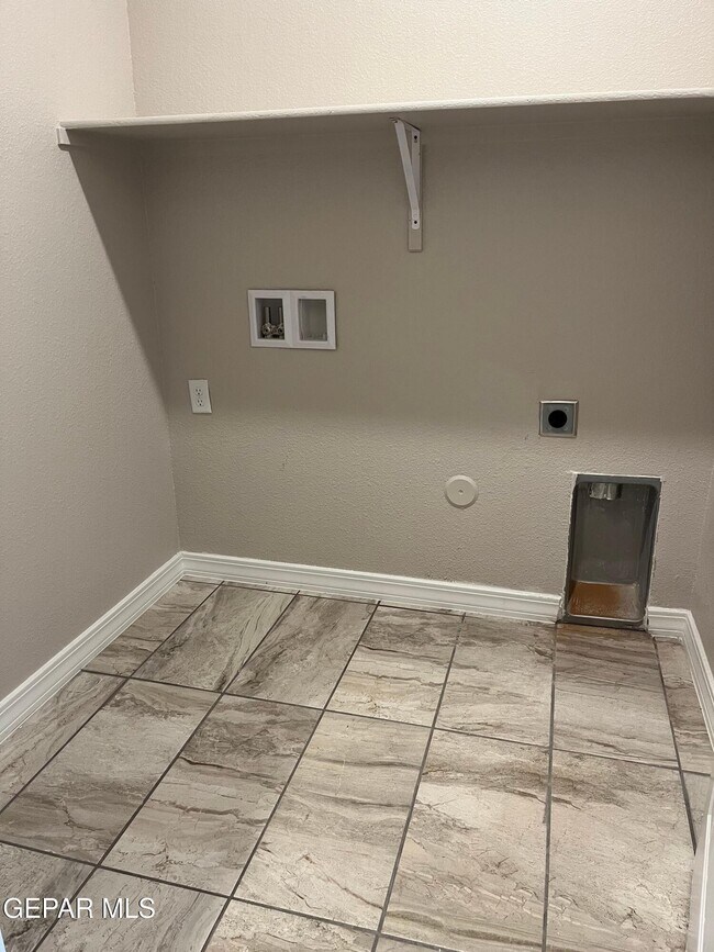 Building Photo - 3929 Desert Bluff Dr