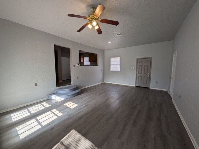 Building Photo - 3885 Park St