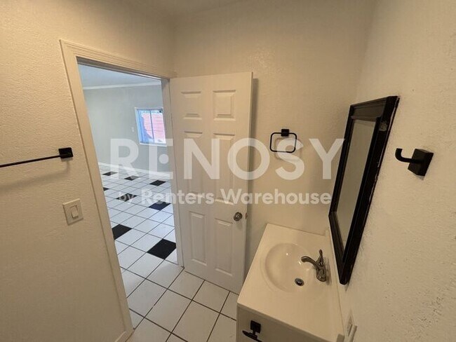 Building Photo - Modern, Solar Energy, 2-Bedroom detached Casita!