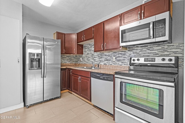 Building Photo - 3225 Fort Blvd