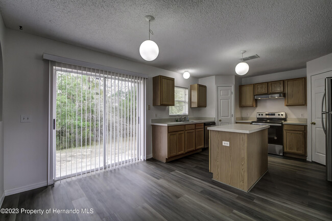 Building Photo - 6322 Grapewood Rd