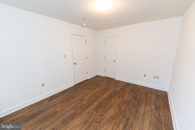 Building Photo - 802 Travers St