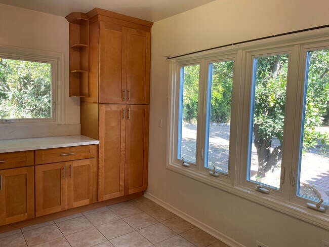 Building Photo - Beautiful 3 bedroom 2 bathroom in La Canada