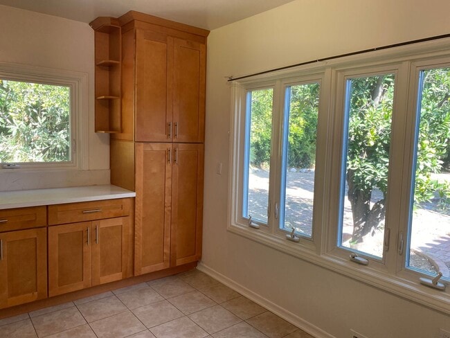 Building Photo - COMING SOON!  Beautiful 3 bedroom 2 bathro...