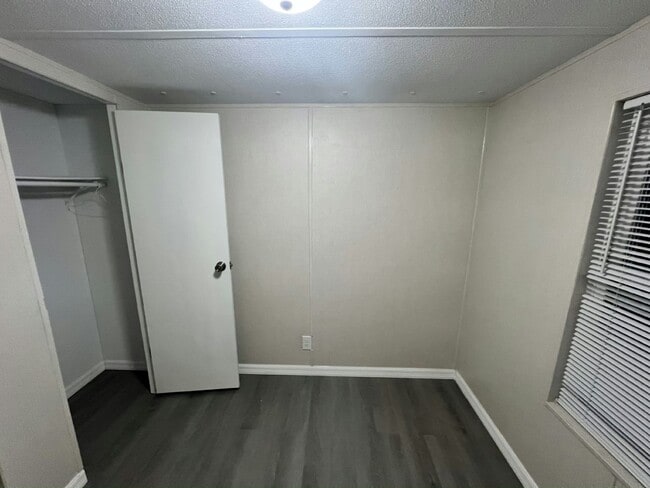 Building Photo - 71A Tower Manor Cir E