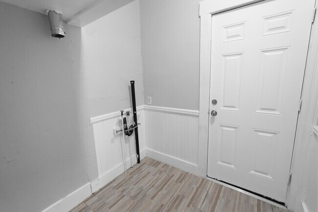 Building Photo - 15 Mendon St
