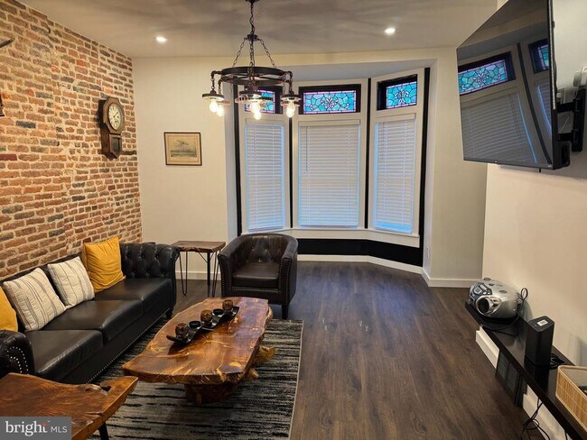 Building Photo - 814 Chestnut St