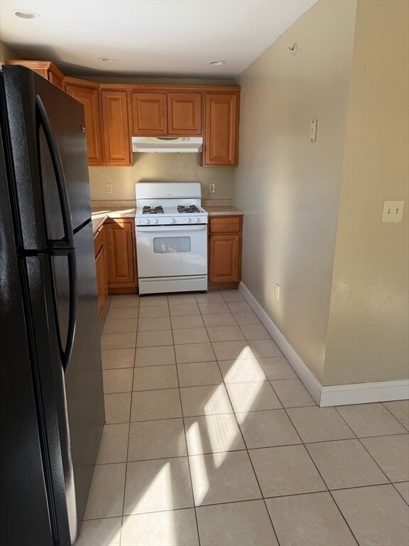 Building Photo - 52 Floral St