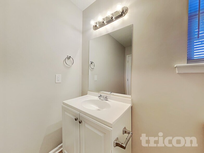 Building Photo - 120 Huntwood Trail