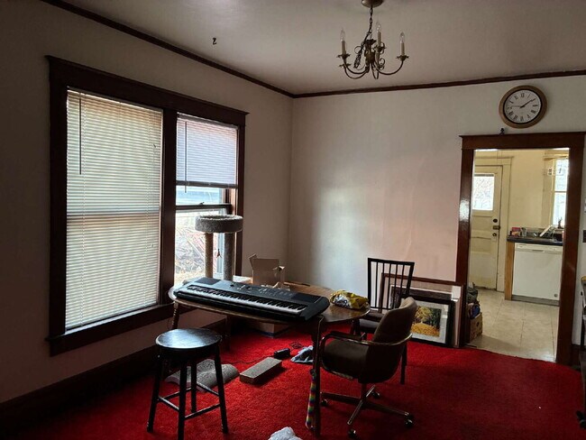 Building Photo - 3 bed 1 bath near UWEC! Available June 1st