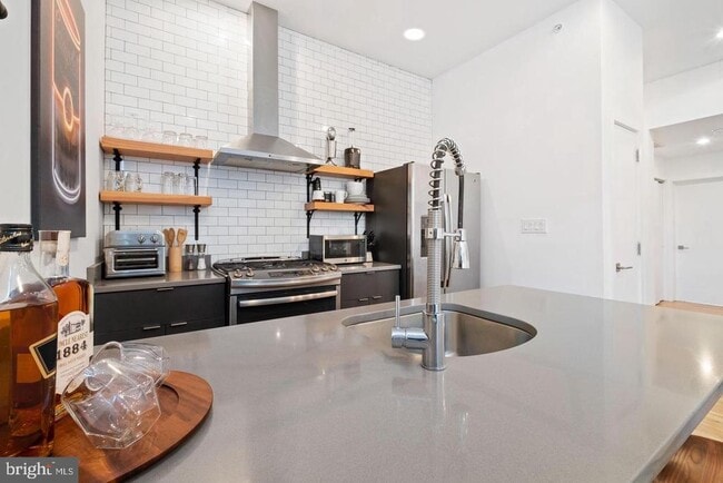 Building Photo - 1617 Hope St