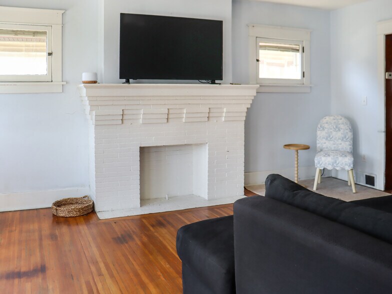 Building Photo - 248 Hartwell Rd