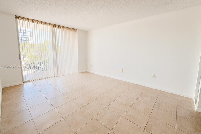 Building Photo - 1300 NE Miami Gardens Dr