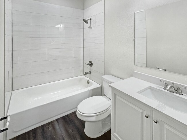 Building Photo - 3215 Chenault St