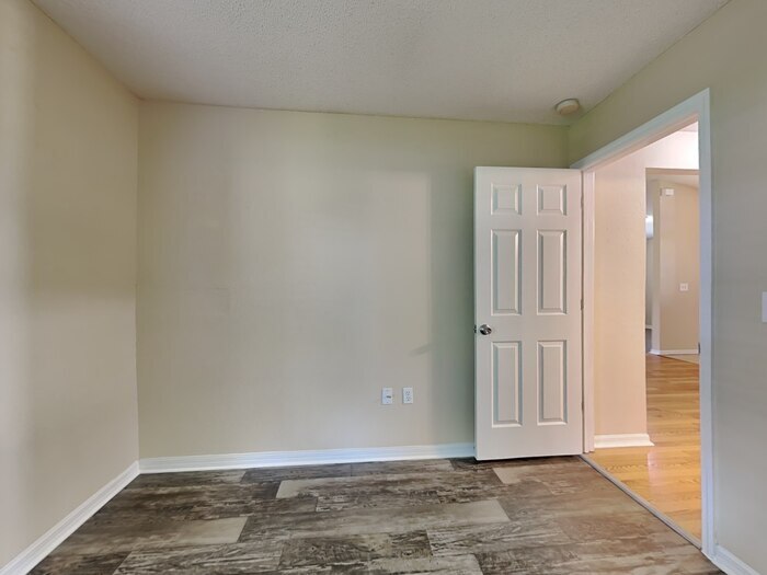 Building Photo - 7881 Manor Dr