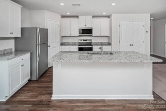 Building Photo - Room in House on Trailblazer St