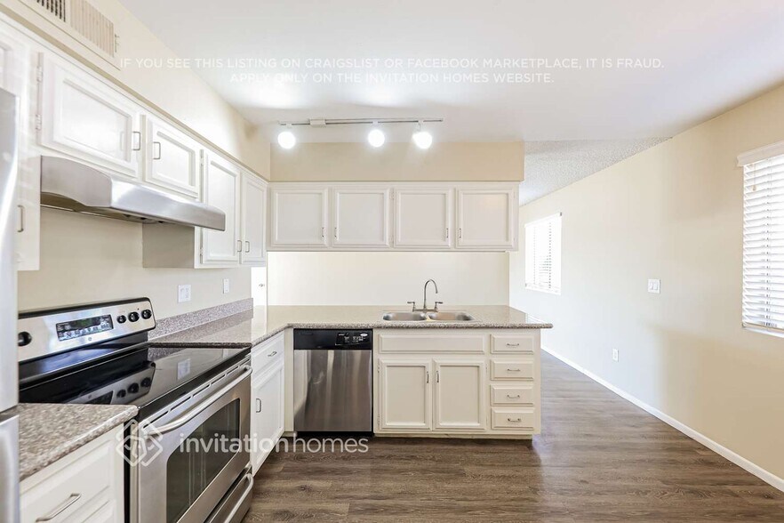 Building Photo - 2929 W Michelle Dr