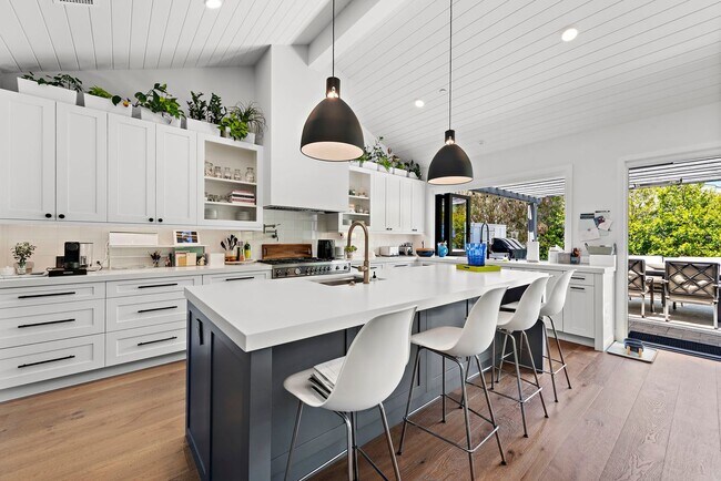 Building Photo - Modern Farmhouse Perfection