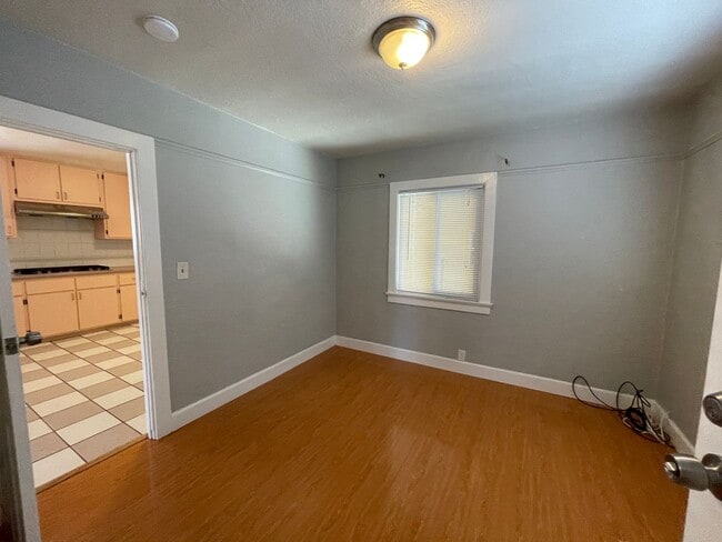 Building Photo - Gorgeous 2 Bedroom Home! Convenient Location!