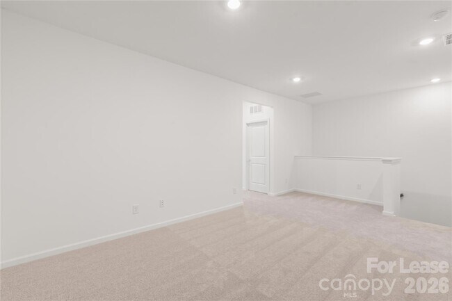 Building Photo - 302 Silver Fleet Dr