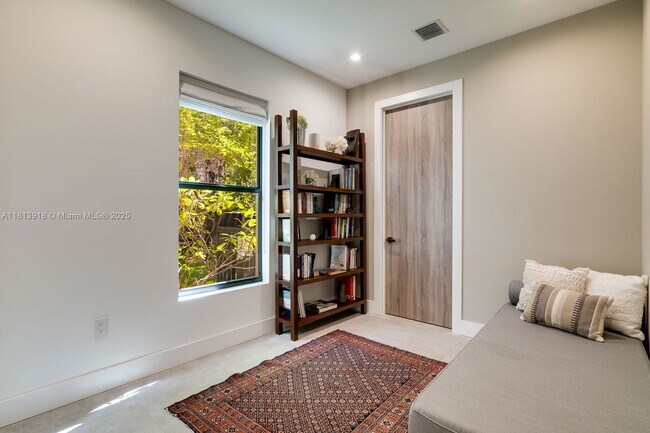 Building Photo - 4094 Park Ave