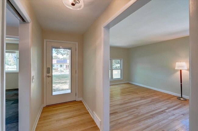 Building Photo - 401 Merrill Crest Dr