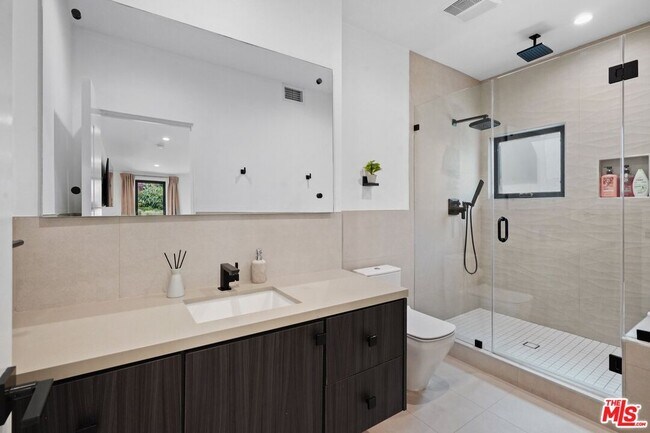 Building Photo - 1812 Navy St