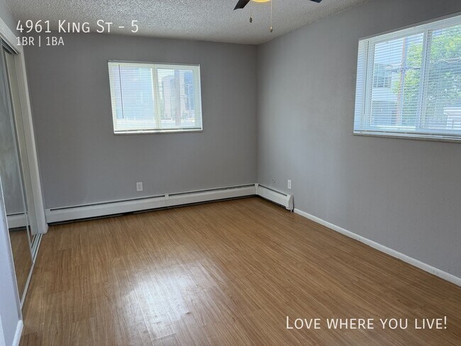 Building Photo - 4961 King St