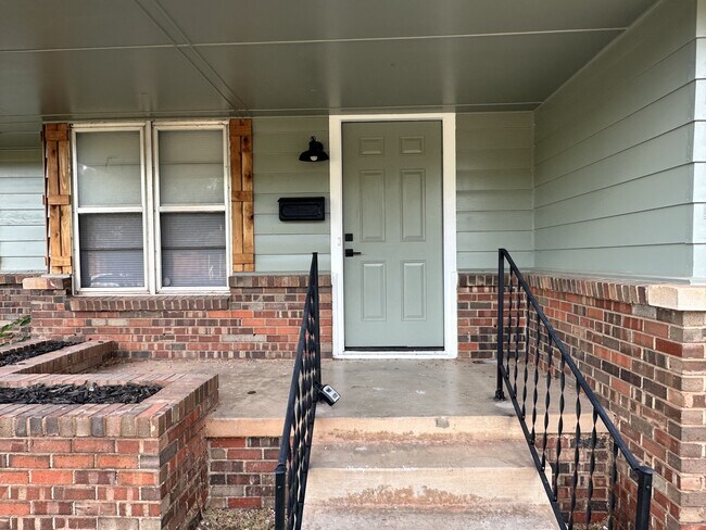 Building Photo - 2417 Becker Pl
