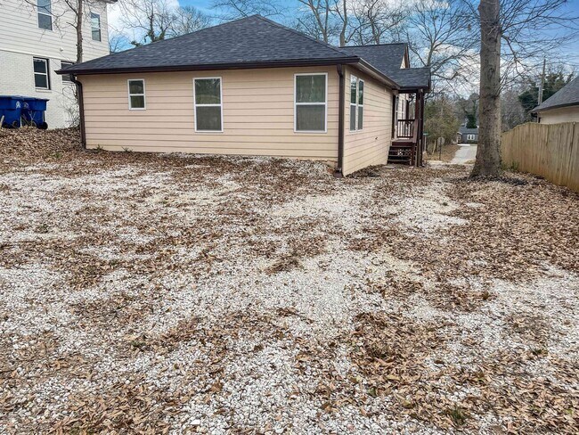 Building Photo - Beautiful 3BR Home Near Mozley Park!