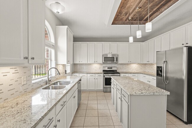 Building Photo - 18910 Rustling Ridge Dr