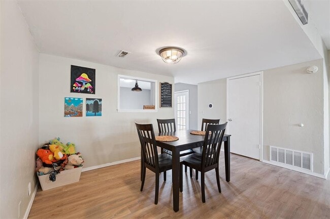 Building Photo - 9605 Hefner Village Blvd