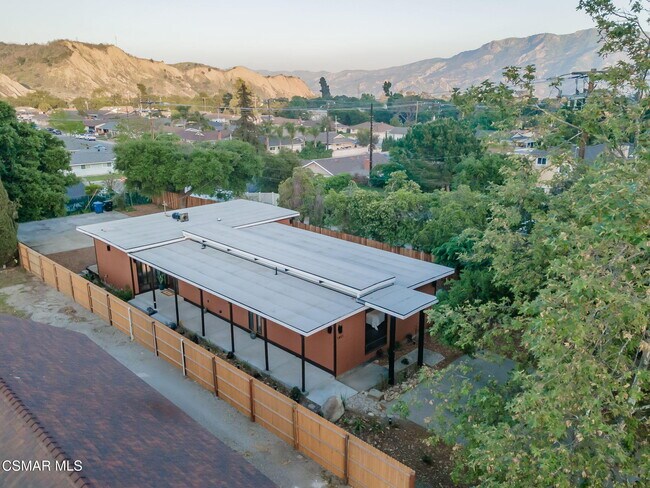 Building Photo - 1411 Ojai Rd